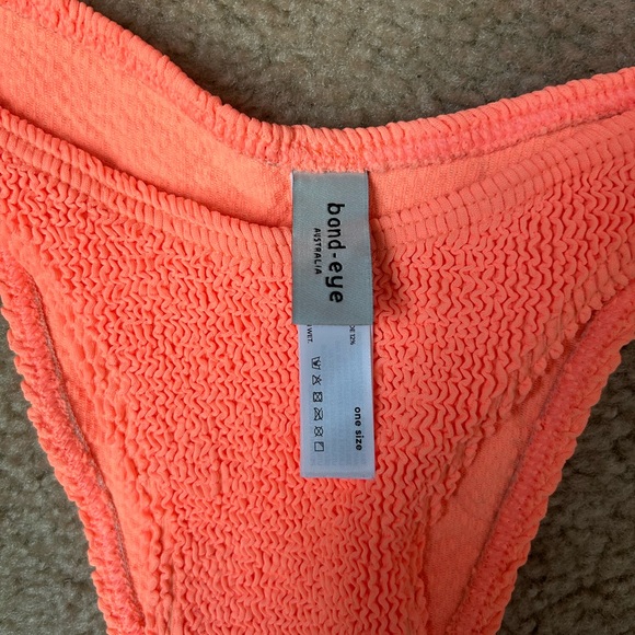 Bond-Eye Bikini - Picture 4 of 7